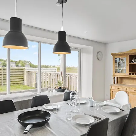 In With House Sea View Feriehus *